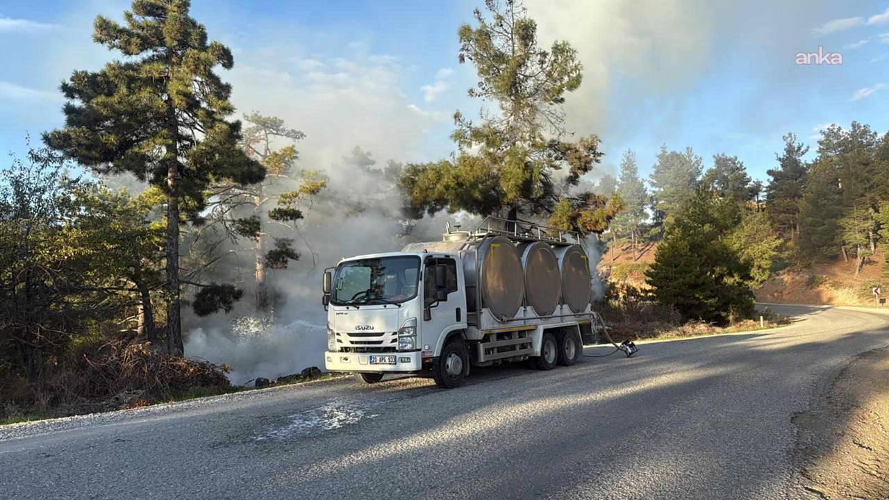 Orman yangınını fark eden yurttaş alevlere kamyonundaki sütlerle müdahale etti