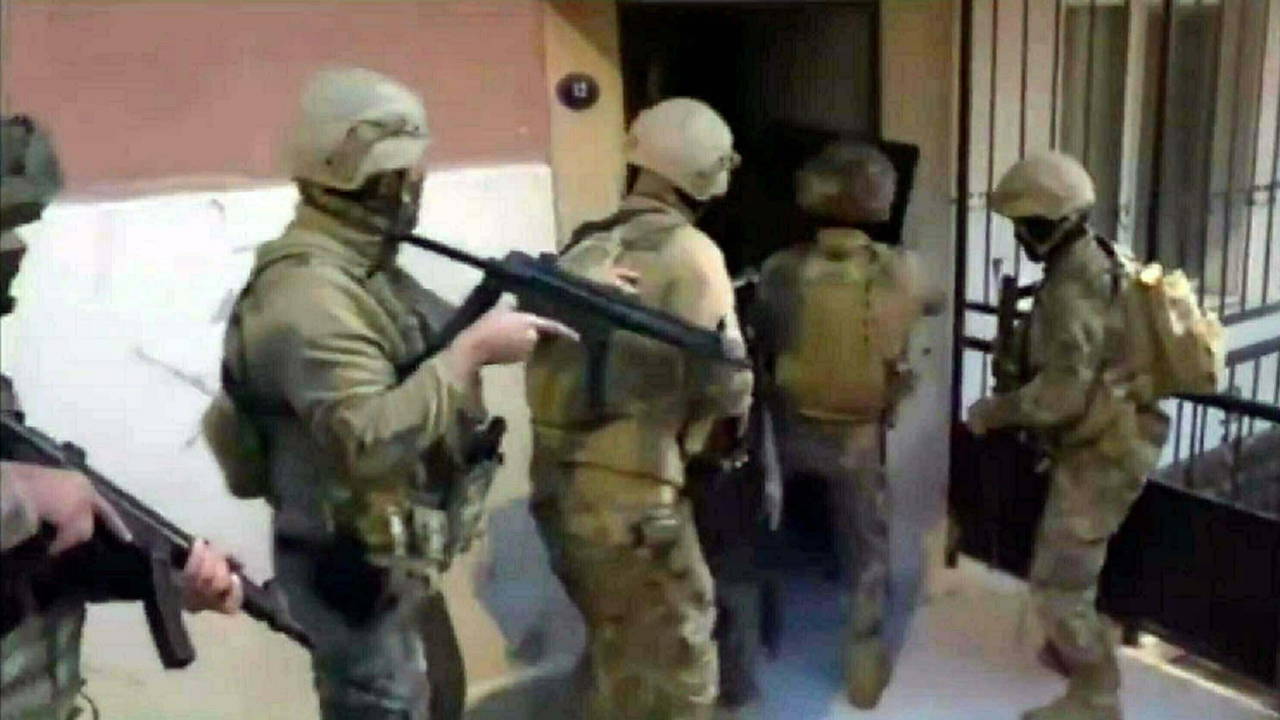 İzmir merkezli 3 ilde haraç çetesine operasyon: 36 gözaltı