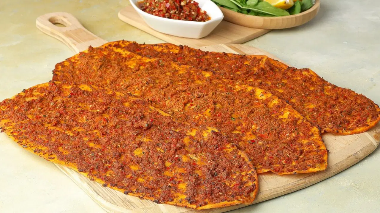 Bakanlık ' taklit-tağşiş' listesini güncelledi: Lahmacun harcında sakatat, baharatta boya...