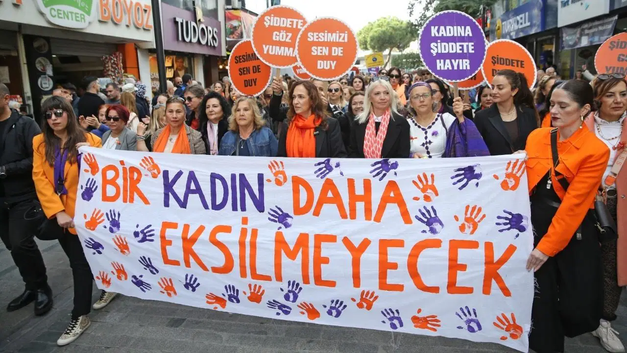 Karşıyaka’da ‘Kadın ve Aile Hizmetleri’ ile 5 bin kadına destek