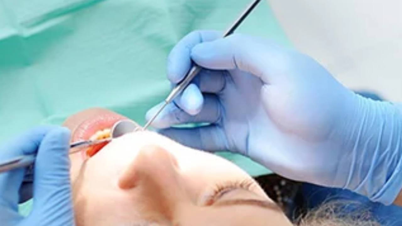 Diş ağrısı şikayetiyle gitti 25 dişinden oldu