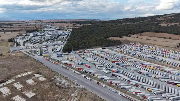 Bulgaristan sınırında 30 kilometre TIR kuyruğu: 'Daha ne kadar bekleyeceğimiz belli değil'