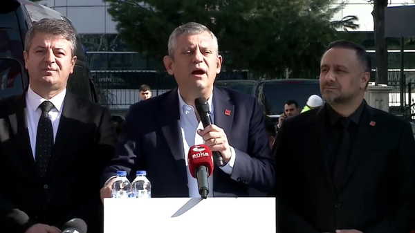 Özgür Özel deprem bölgesinde... 'Söz veriyorum tarihe kazıyacağız'