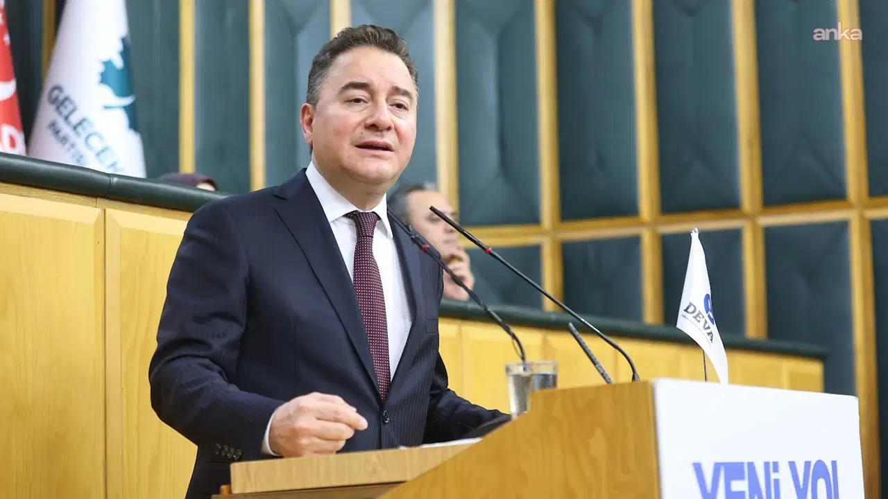 Ali Babacan: Ana muhalefetin yönettiği belediyelere bakıyoruz, skandal üstüne skandal görüyoruz