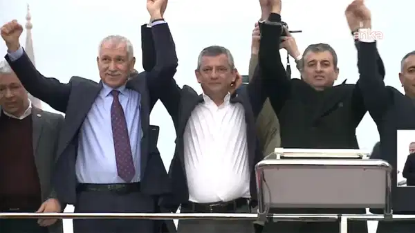 Son Dakika... Buluşma mitinge dönüştü: Özgür Özel ve Zeydan Karalar, Adana'da bir arada