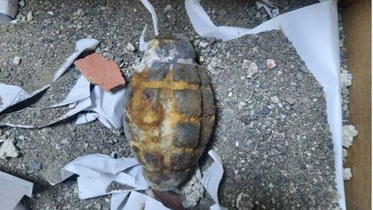 Ardahan'da İnşaat Kazısında Bulunan El Bombası Paniğe Yol Açtı! Uzman Ekipler Olay Yerine Müdahale Etti