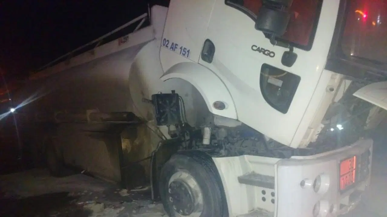 Yakıt yüklü tankerden yükselen dumanlar paniğe neden oldu!