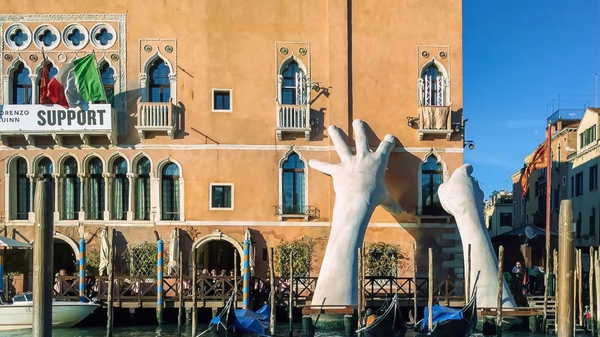 Venedik Bienali'nde devlet etkisi: Sanat mı, siyaset mi?