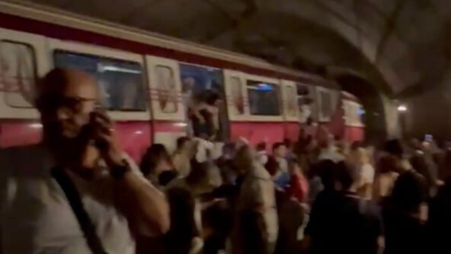 İstanbul'da metro raydan çıktı: Yaralanan 3 kişi hastaneye kaldırıldı