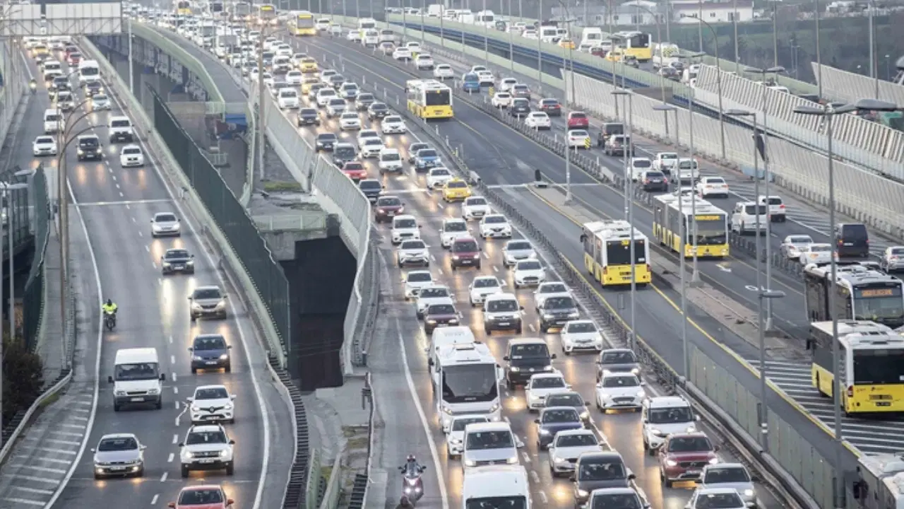 İstanbul'da haftanın ilk iş gününde trafik yoğunluğu