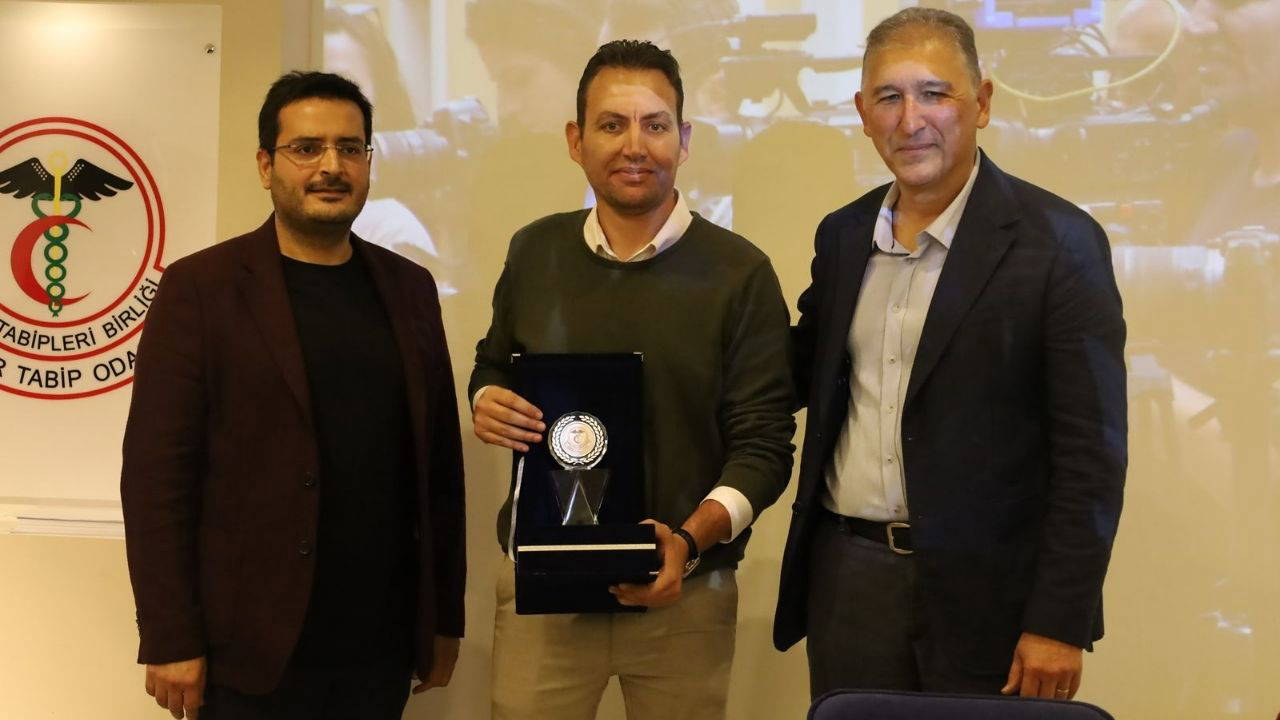 İzmir Tabip Odası "Dr. Ergün Demir Sağlık Hakkı ve Toplumsal Adalet Basın Ödülü sahiplerini buldu