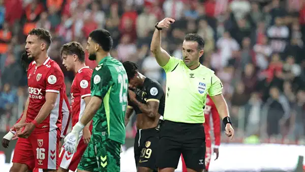 Samsunspor'dan hakem kararlarına tepki: 'Dün gece futbol adına kara bir gece yaşanmıştır'