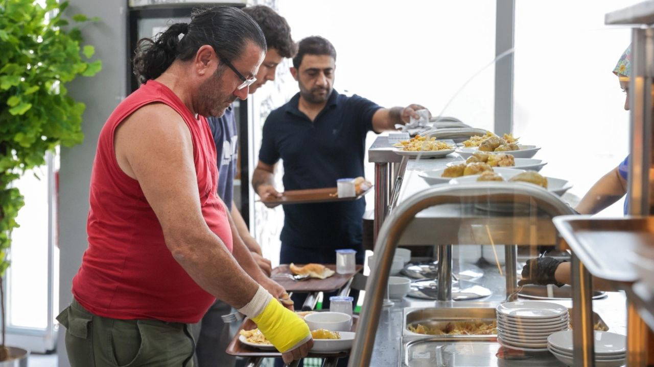 Buca’da “Askıda Yemek” uygulaması 25 bin kişiye destek oldu