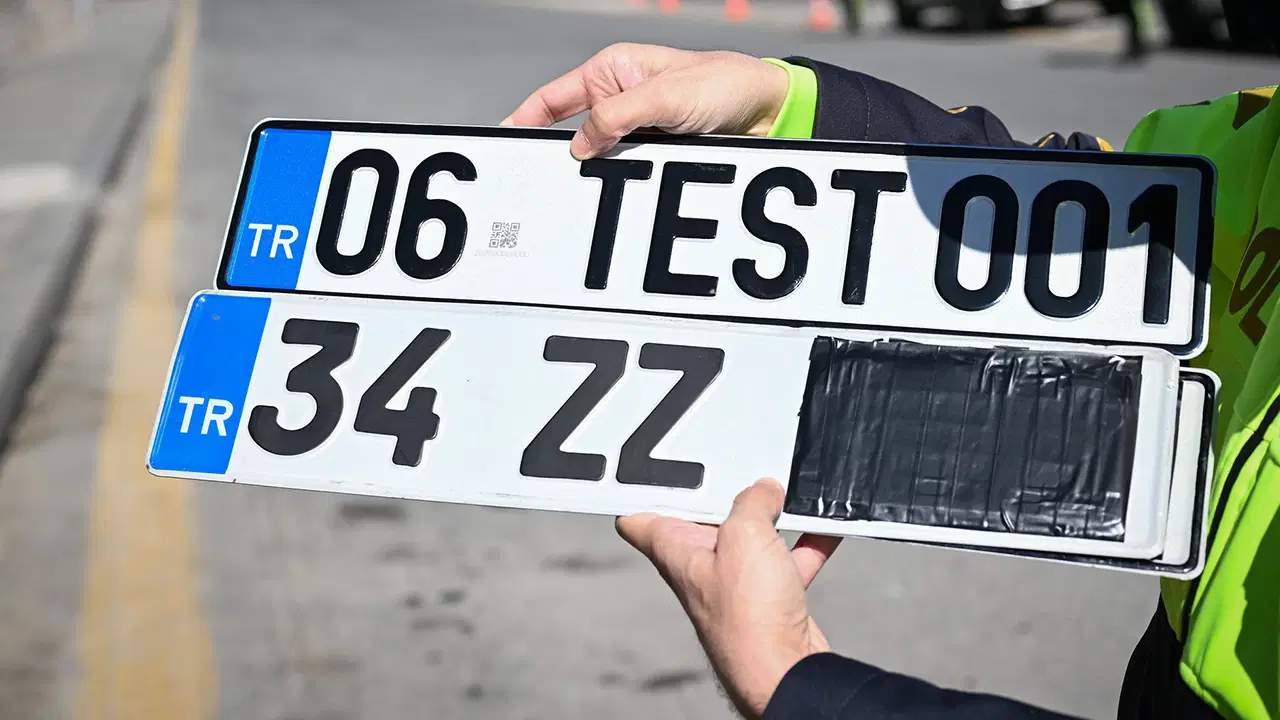 Emniyet'ten yeni 'APP plaka' açıklaması: Plakanız standartlara uygun mu?