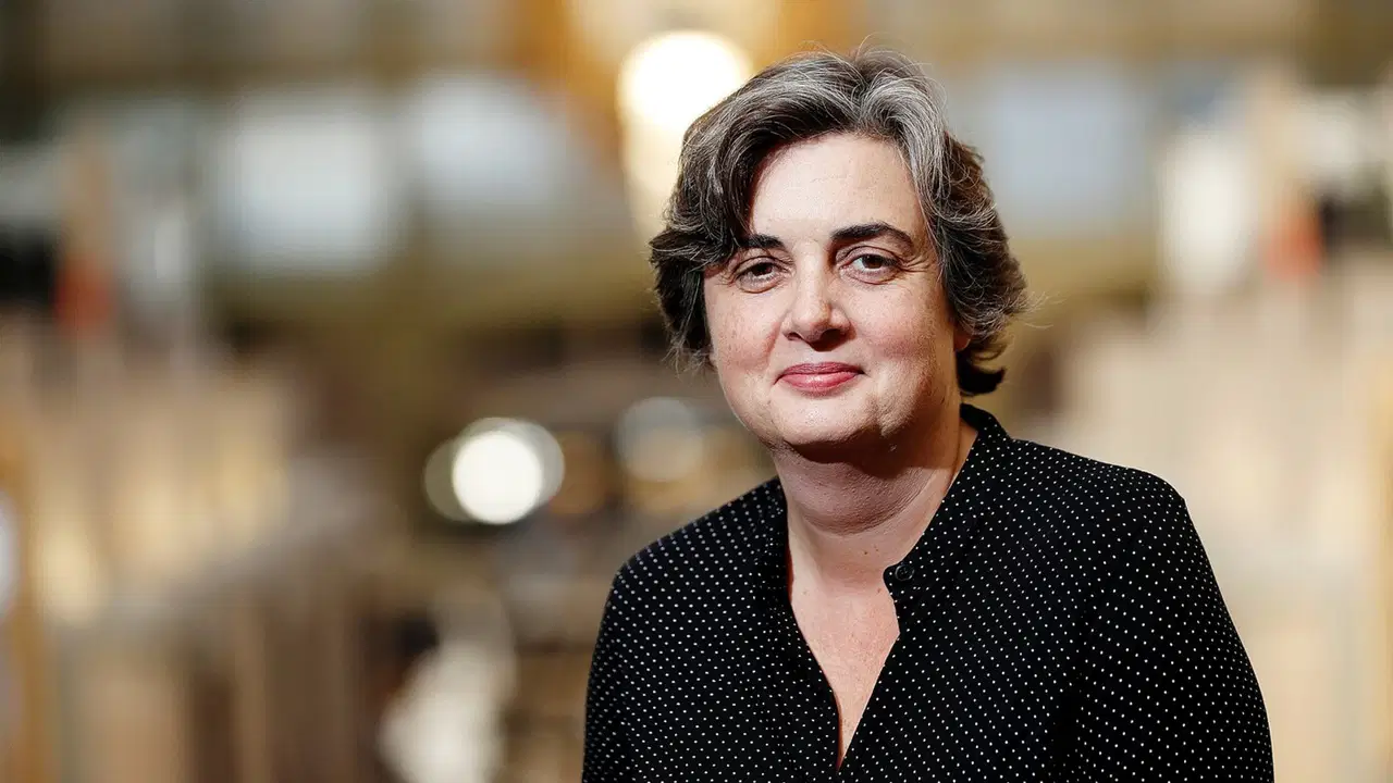 Soygun, grevler ve su sızıntısının ardından... Louvre Müzesi Müdürü Laurence des Cars istifa etti