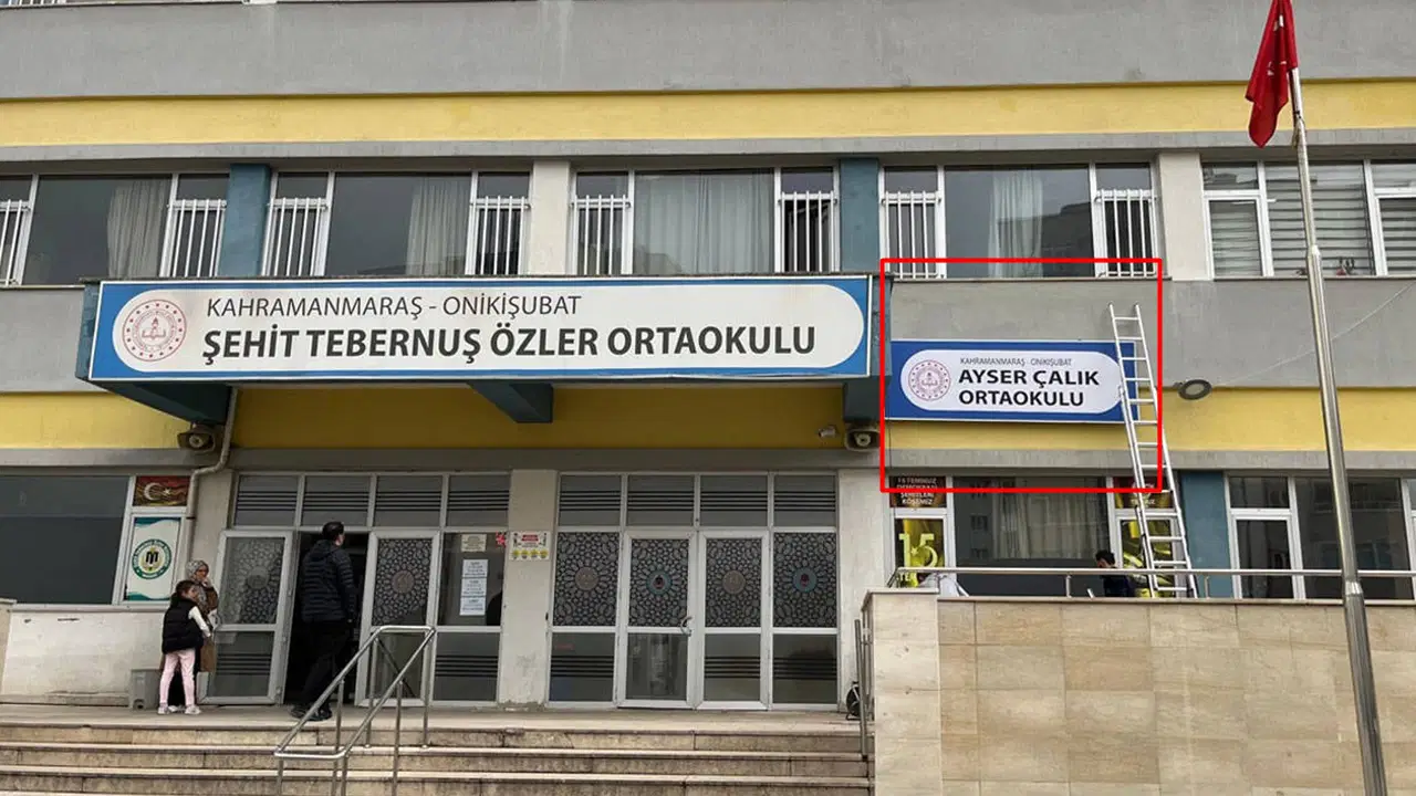Maraş'ta saldırının yaşandığı okulun tabelası, yeni binaya asıldı