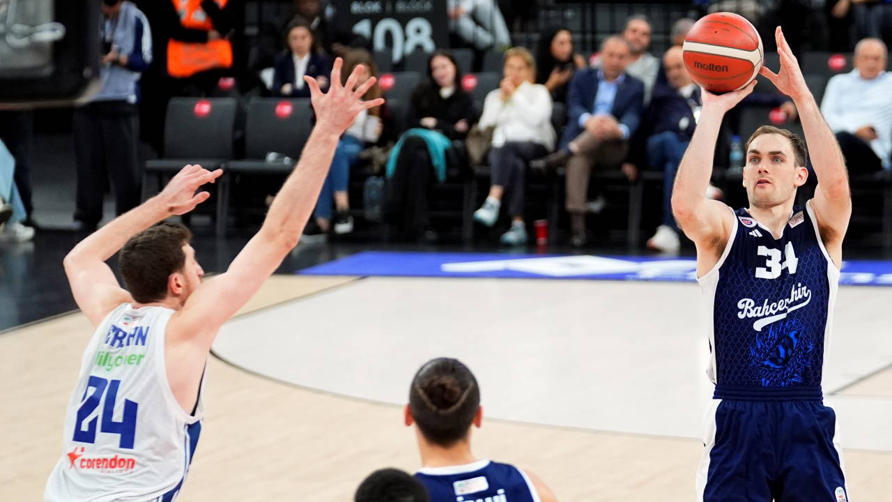 Bahçeşehir Koleji, Anadolu Efes'i deplasmanda devirdi!