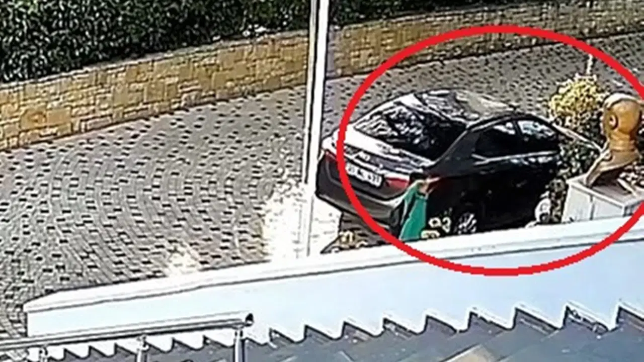 O anlar kamerada: İlkokul öğrencisi, Atatürk büstüne selam durdu!