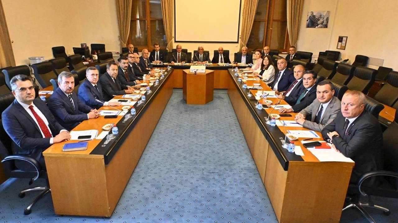 İYİ Parti Meclis grubu 'çerçeve yasa' gündemiyle olağanüstü toplandı