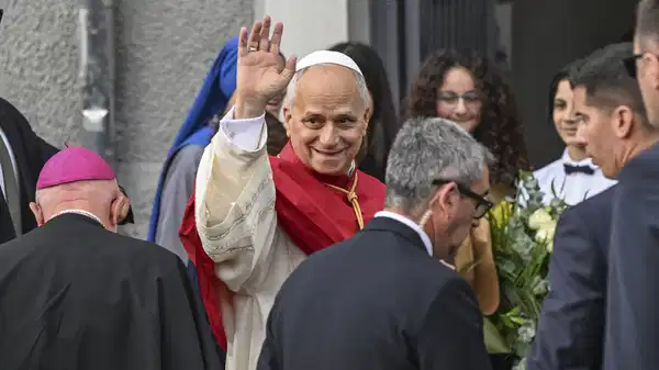 Papa 14. Leo, İstanbul'da: Saint Esprit Katedrali'ni ziyaret ediyor