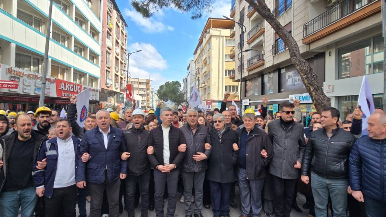 Soma'da maden işçileri yürüyüş düzenledi: 'Alacaklarımız düzelene kadar eylemler sürecek'