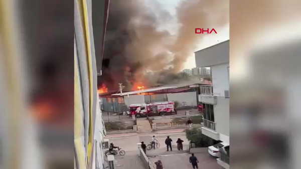 Antalya'da ahşap presleme ve işleme atölyesinde yangın: Makineler tamamen kül oldu!