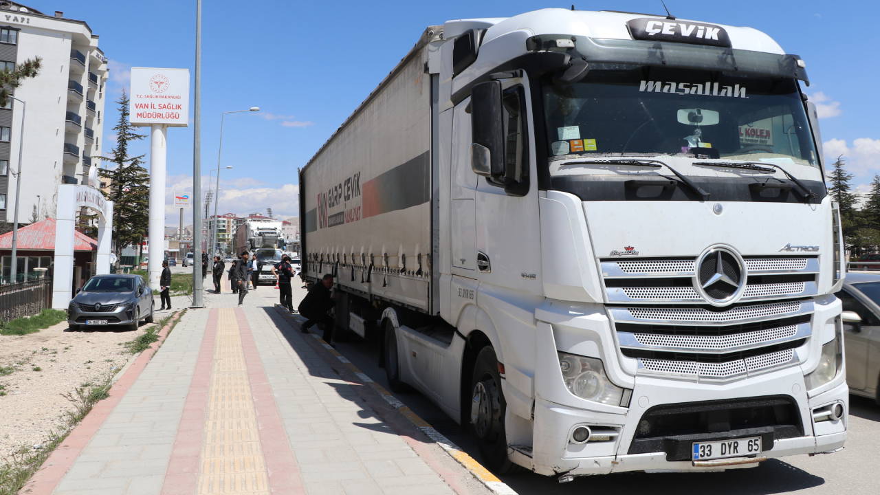 İran’a 6 yardım TIR’ı daha gönderildi