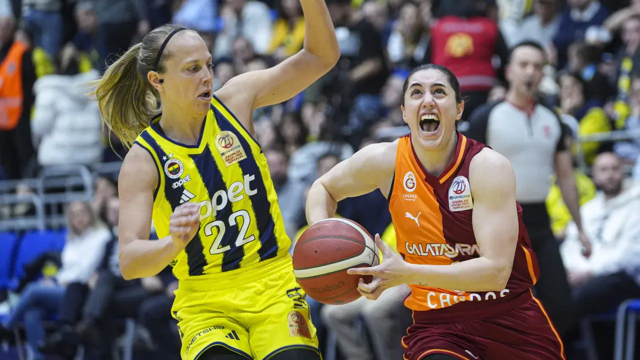 Derbide Galatasaray Çağdaş Faktoring'i devirdi: Fenerbahçe Opet final serisinde öne geçti!