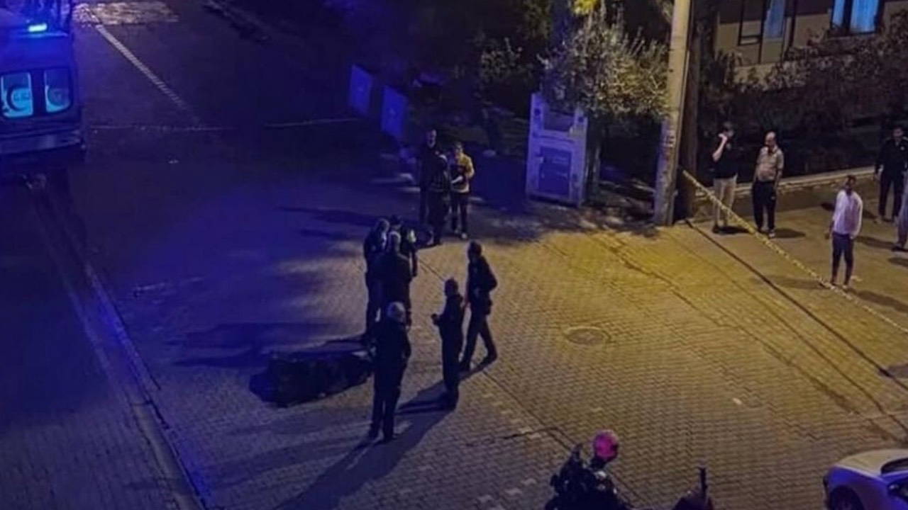Balıkesir'de dehşet saçan saldırgan, polisle çatışma öncesi halı sahada da ateş etmiş; o anlar kamerada