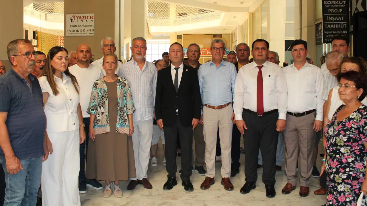 YENİ Parti'ye katılım sürüyor... Dalaman'da yeni üyelere rozetleri takıldı