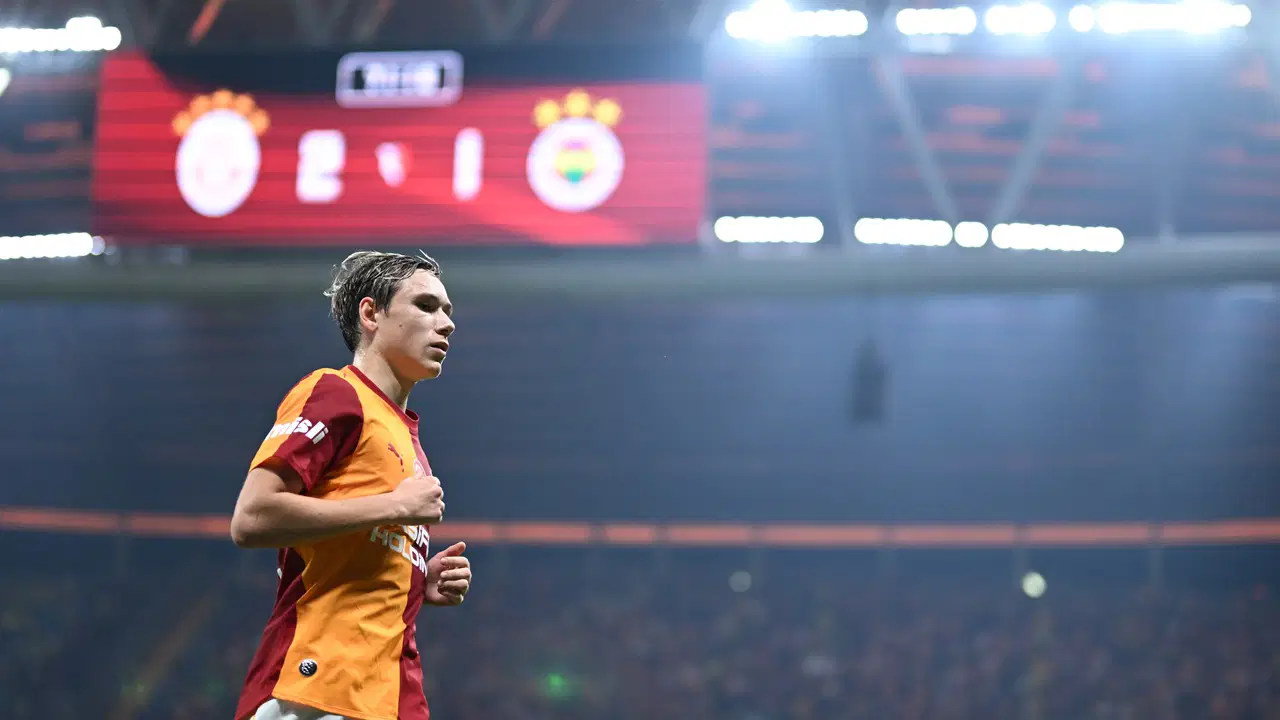 Galatasaray'a Fenerbahçe logosundan ceza
