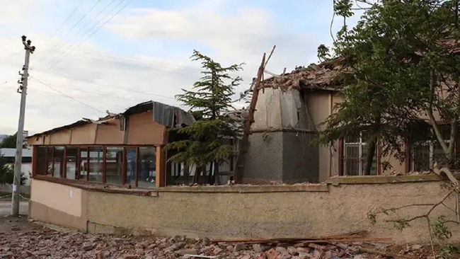 Eskişehir’de camiye yıldırım düştü: 