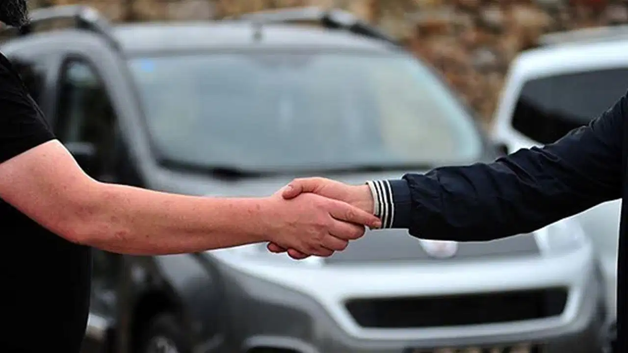 Aile boyu otomotiv vurgunu: Onlarca kişiyi dolandırdılar, yakayı ele verdiler!