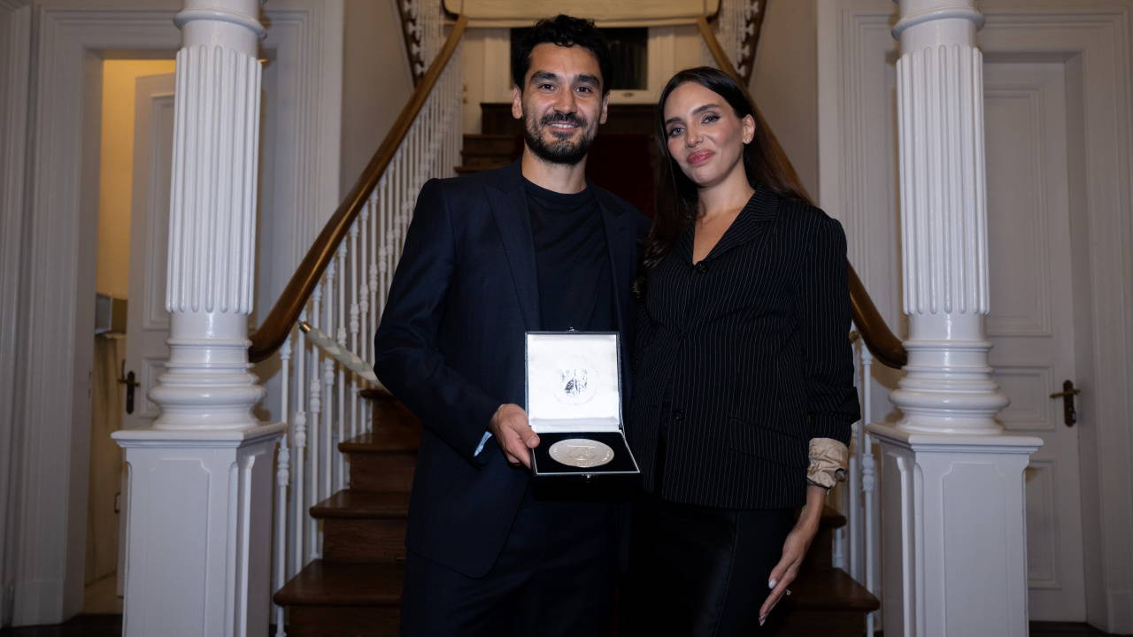 Galatasaraylı İlkay Gündoğan'a Mevlüde Genç Madalyası verildi