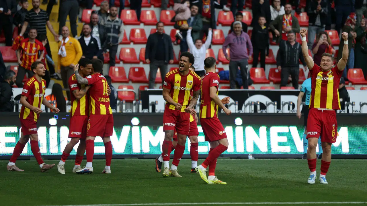 Kayserispor, Çaykur Rizespor'u devirdi: Küme düşme hattında nefes aldı!