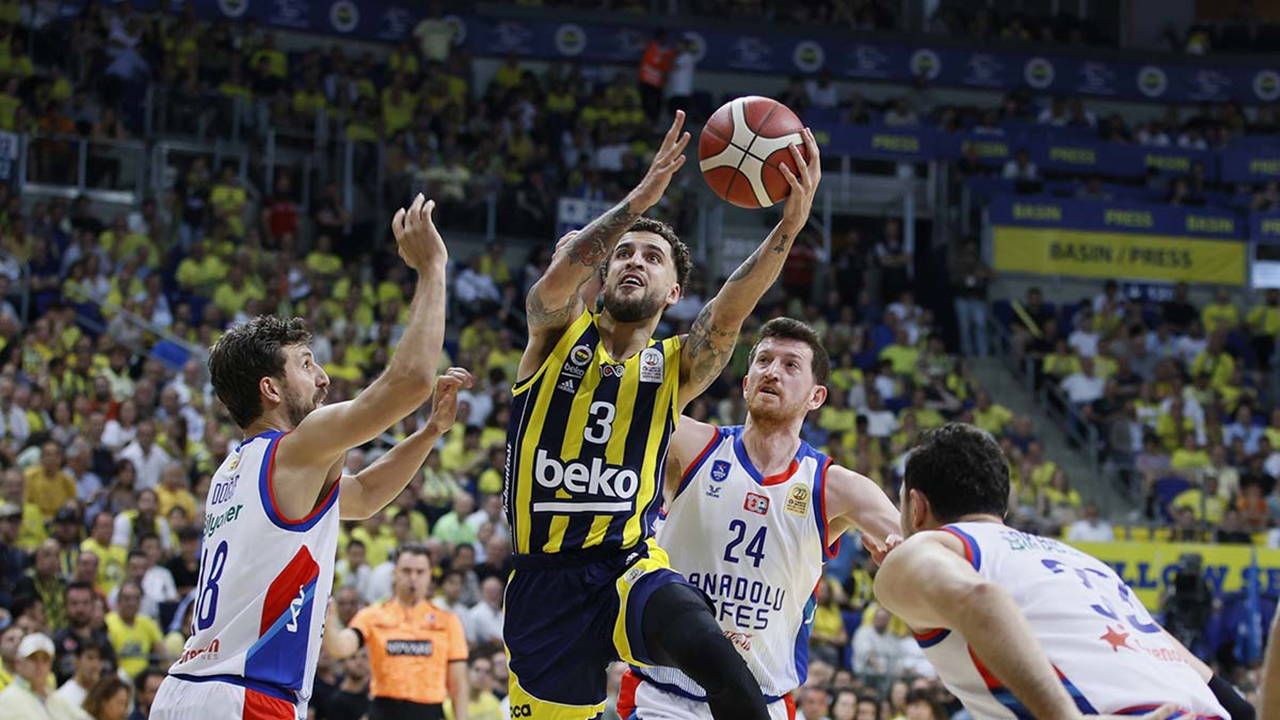 Anadolu Efes - Fenerbahçe Beko maçı ne zaman, saat kaçta, hangi kanalda? Şifresiz mi?
