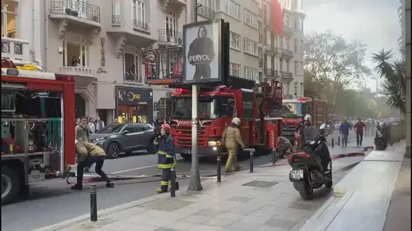 Nişantaşı'nda iş merkezi'nde yangın! Ekipler sevk edildi