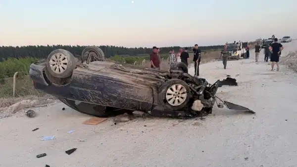 Mersin’de stabilize yolda otomobil takla attı: 1 kişi öldü, 1 kişi yaralandı