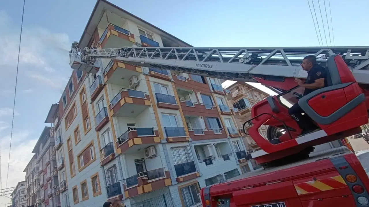 Hatay’da 5 kişilik ailenin yaşadığı evde yangın: Uykudan çevredekilerin sesleriyle uyandılar