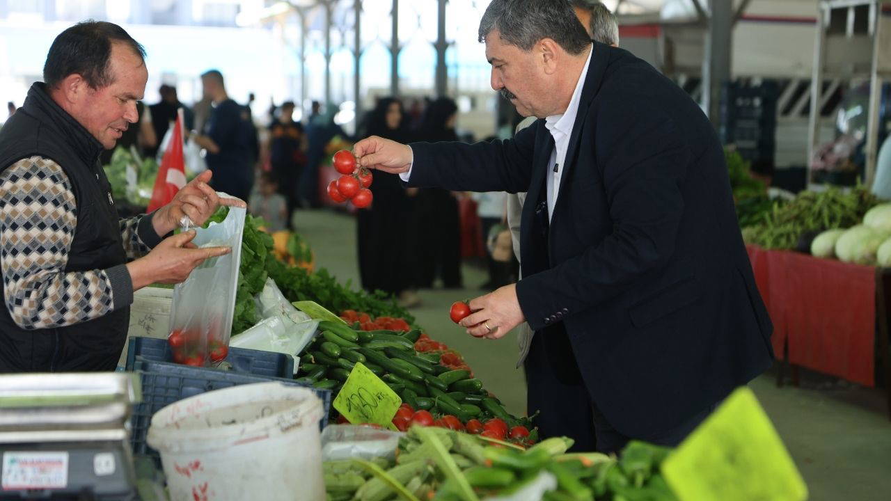 Başkan Yıldız, üretici ve köylü pazarında yurttaşlarla buluştu