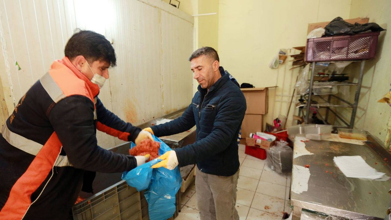 Yenimahalle’de merdiven altı köfte imalathanesine baskın