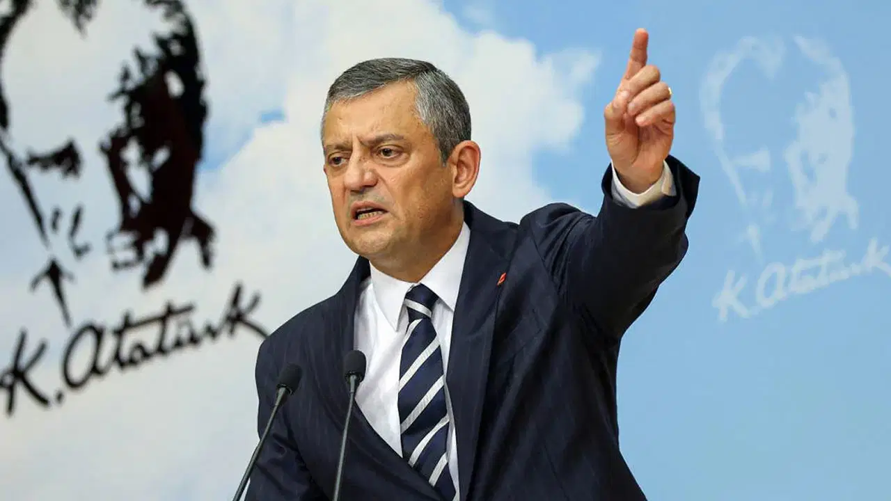 CHP’de kritik süreç: Özgür Özel'den 'kurultay' ve 'yeni parti' açıklaması!