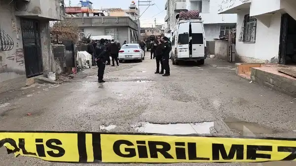 Adana'da husumetlilerin kavgası kanlı bitti: Ölü ve yaralılar var!