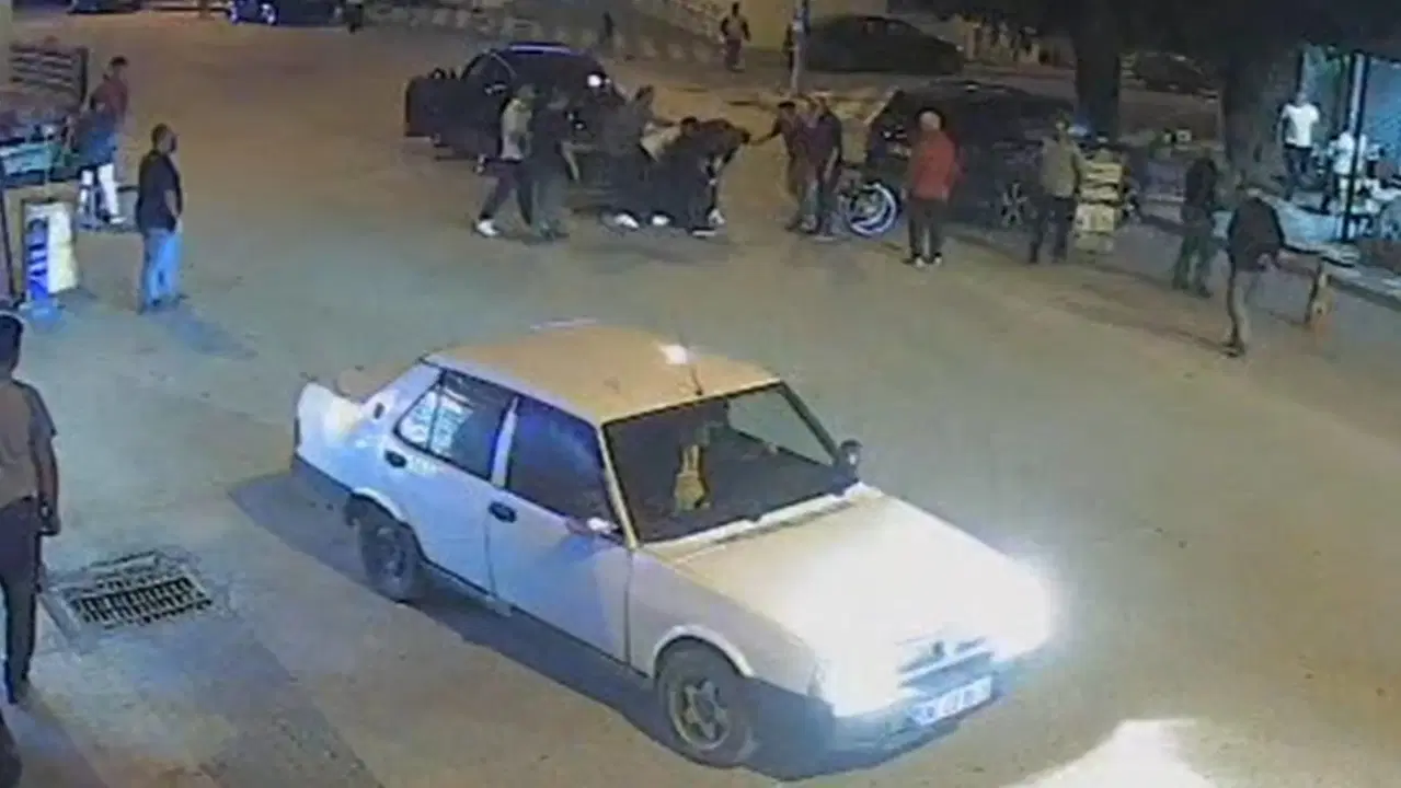Bolu'da 'laf atma' tartışmasında kan aktı: Araçtan çıkarıp tekme yumruk dövdüler!