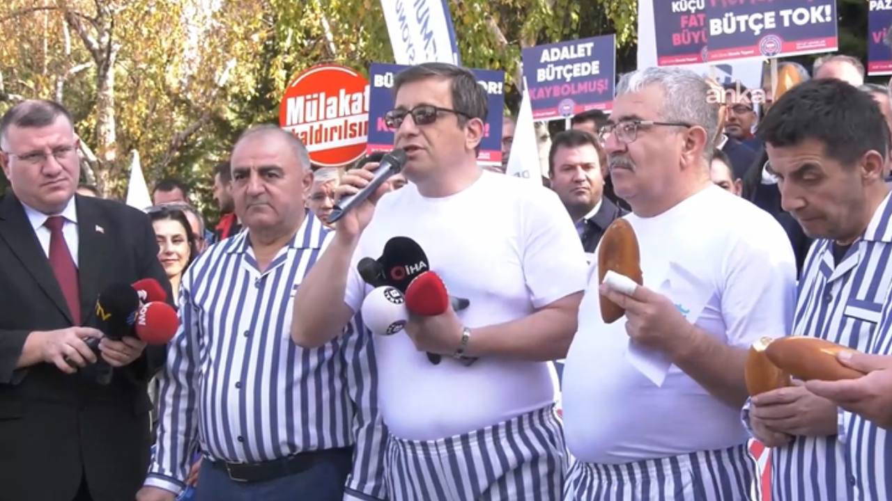 Devlet Memurları Konfederasyonu'ndan TBMM önünde 'çizgili pijamalı' protesto!