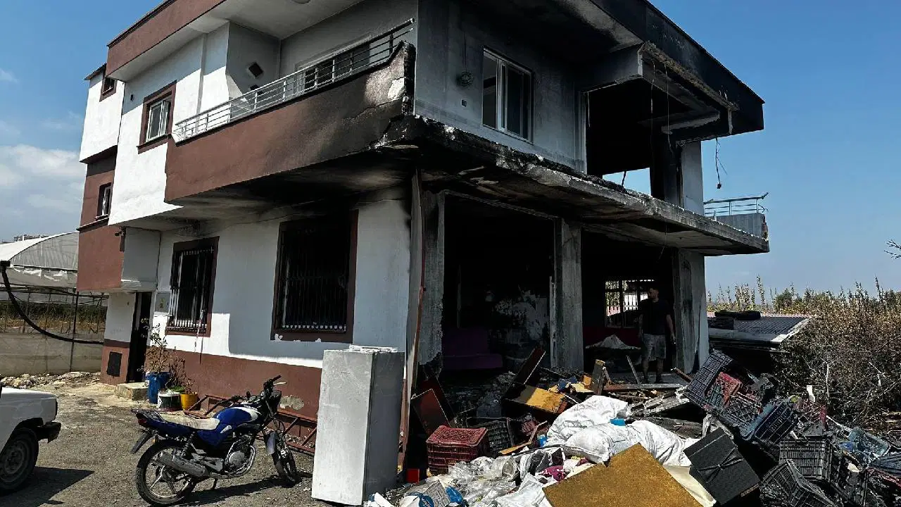 Komşularının evini yakan sanığın cezası belli oldu!