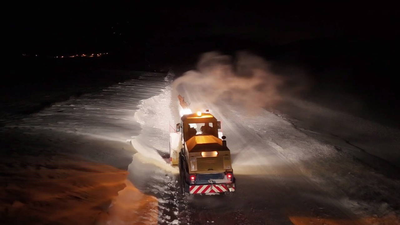 Bayburt'ta 'beyaz' esaret: 81 köy yolu kardan kapandı