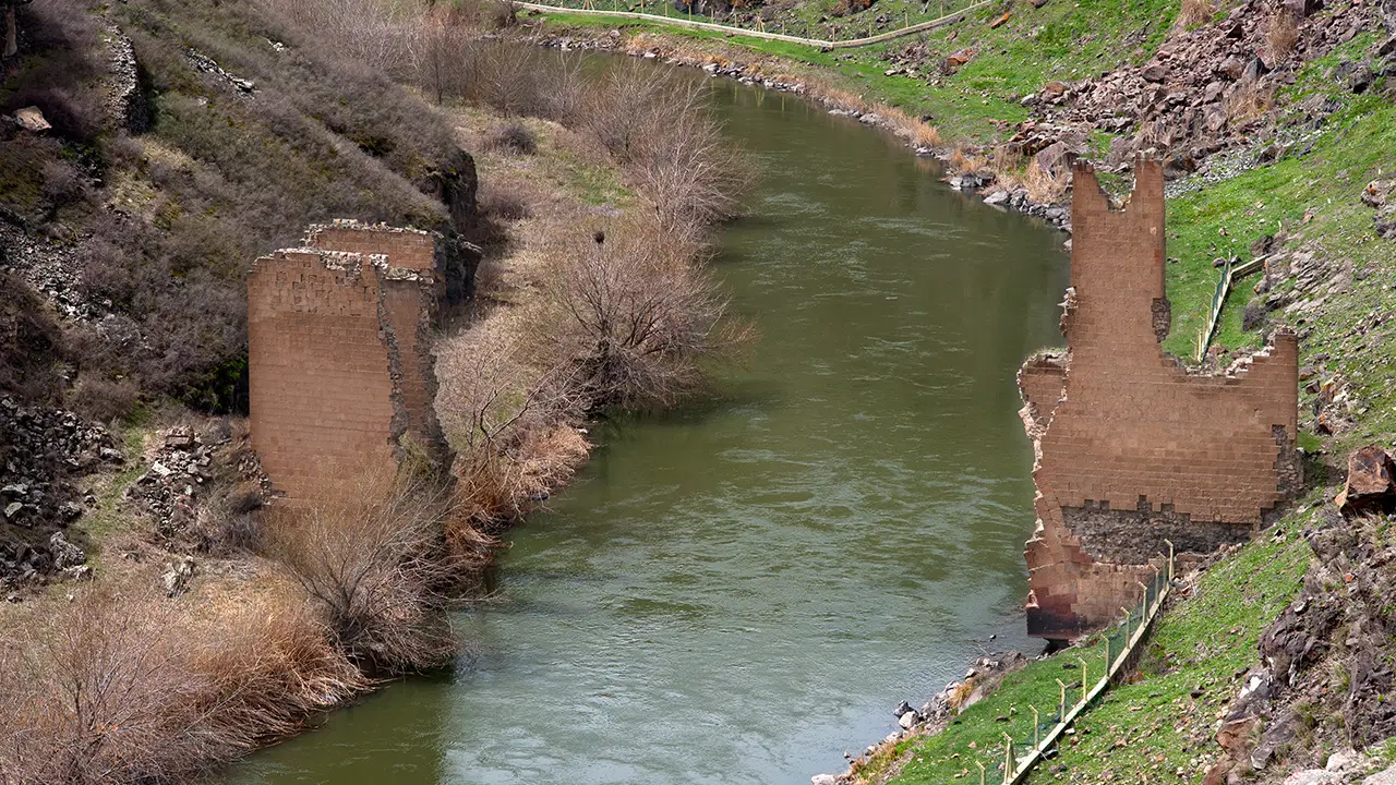 Ermenistan'la 'Ani Köprüsü'nün ortak restorasyonu anlaşması imzalandı