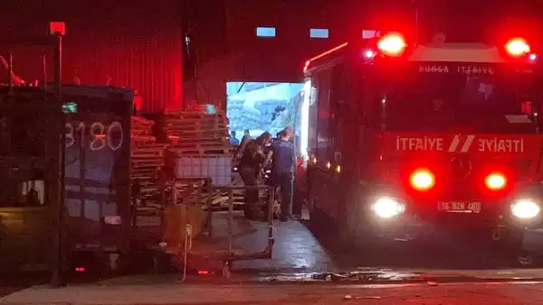 Bursa'da tekstil fabrikasında korkutan yangın: Ekipler müdahale etti