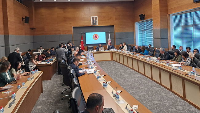 'Öğretmenini döven bir devlet olur mu?'